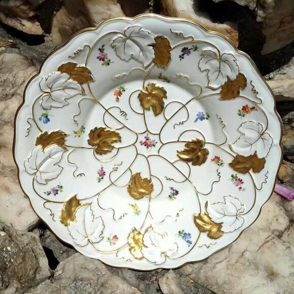 Stunning Antique von Schierholz Gold Gilded Leaves Relief Molded Porcelain Bowl - Picture 2 of 13